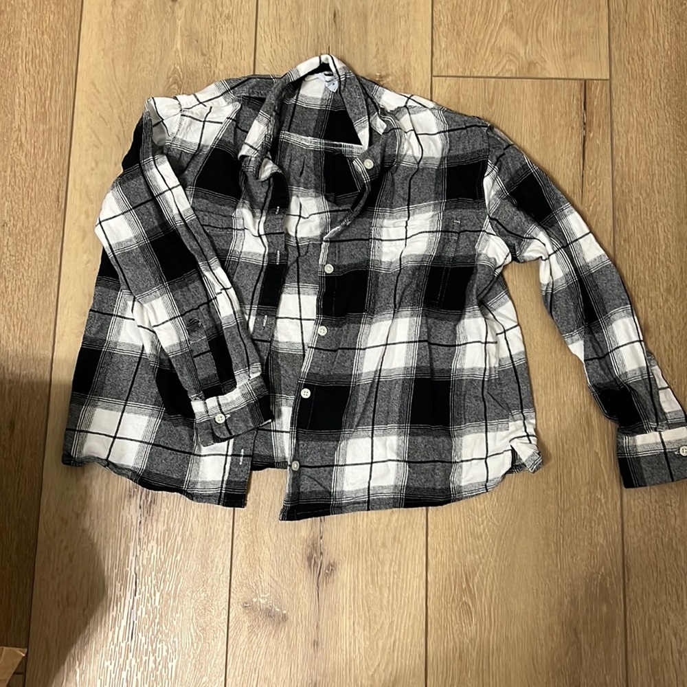 Old Navy The Boyfriend Shirt - Black and White Plaid Button Up Flannel
